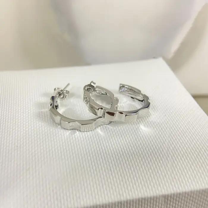 Nouvelles boucles d'oreilles à motif diamant brillant tendance