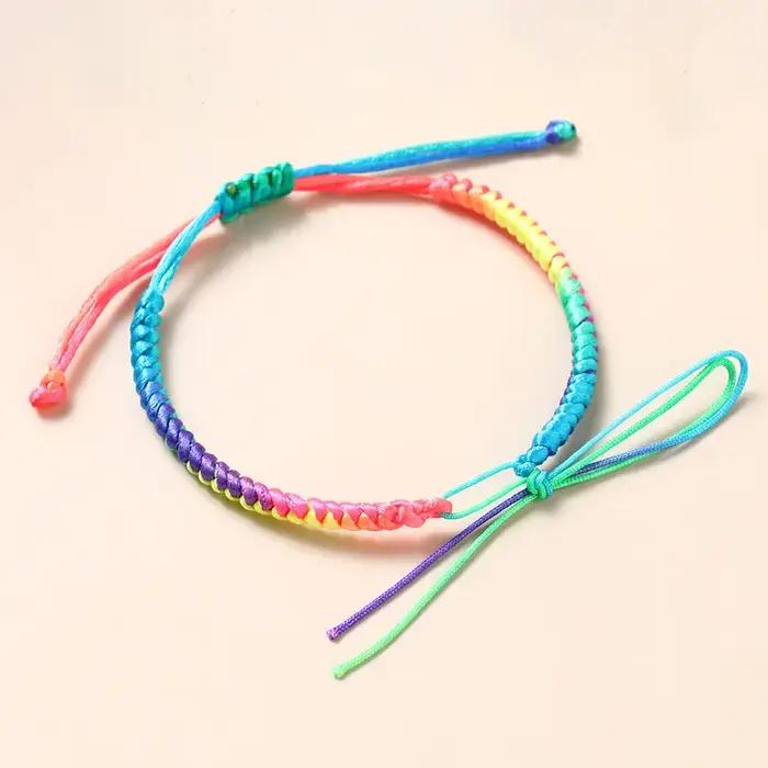 Bracelet Rouge Tressé Ajustable Corde Faite à la Main Accessoire Mode pour Femmes et Hommes Occasions Spéciales