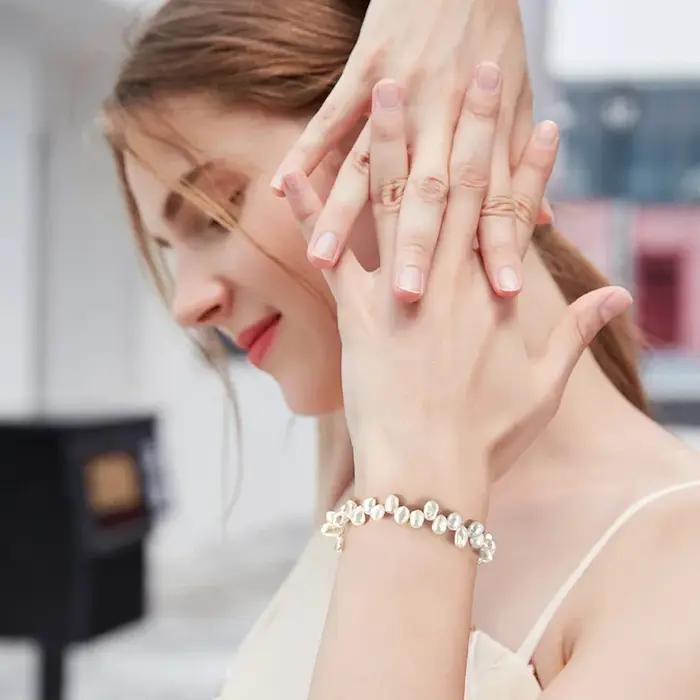 Bracelet en perles d'eau douce baroques Dainashi 4-5 mm