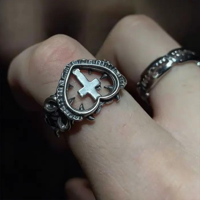 Bague croix ajourée Taboo Kiss en alliage de zinc pour femmes hommes unisexe style punk gothique occasions spéciales