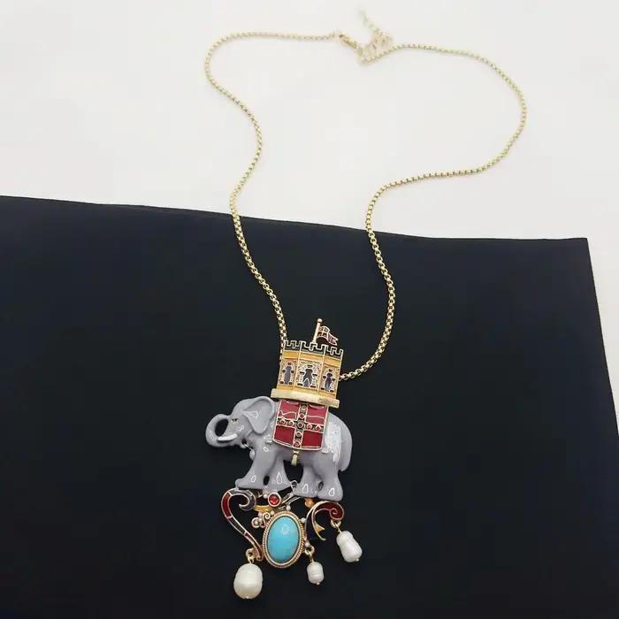 Tendances de la mode : Broche éléphant et collier double usage