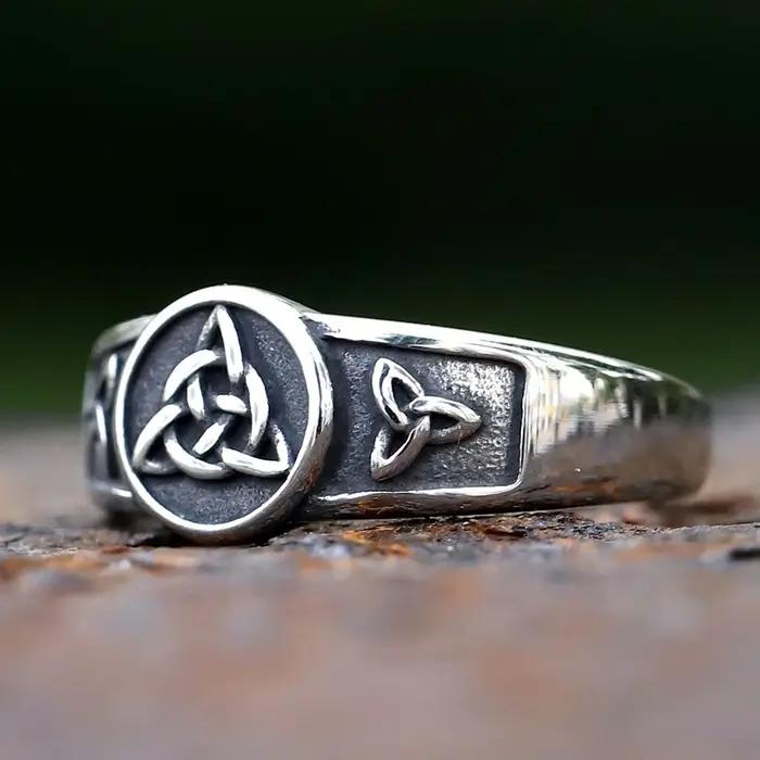 Bague en acier inoxydable avec nœud de sorcière croix Wiccan nœud celtique pour femmes protection porte-bonheur bijoux occasions spéciales