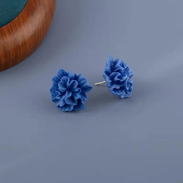 Boucles d'oreilles fleur bleue en acrylique pour femme romantique et élégante pour occasions spéciales et quotidienne