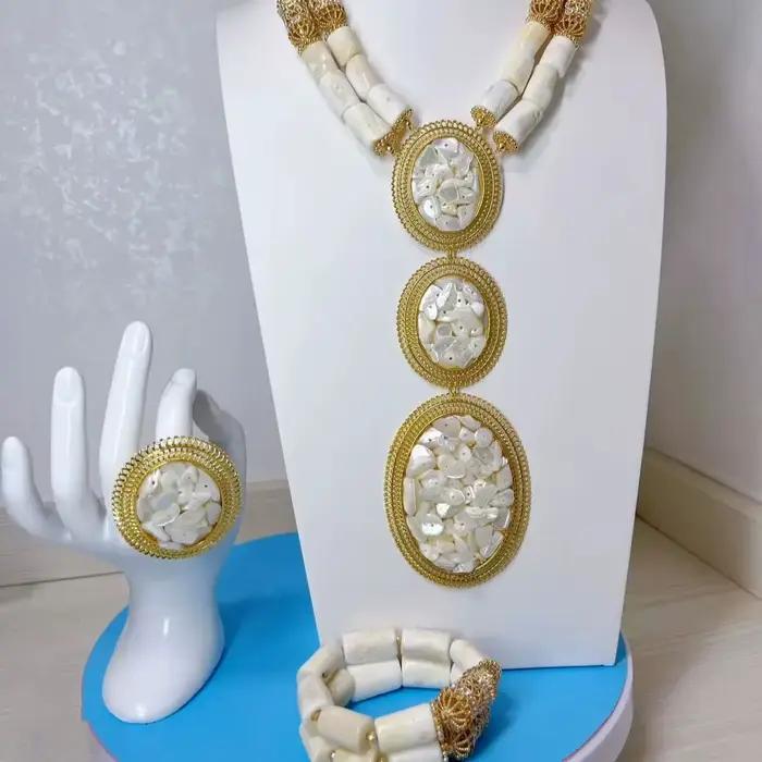 Ensemble de bijoux traditionnels africains en perles de corail pour mariage nigérian