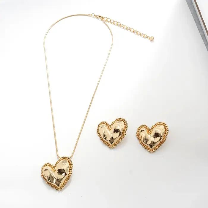 Ensemble de bijoux cœur texturé doré