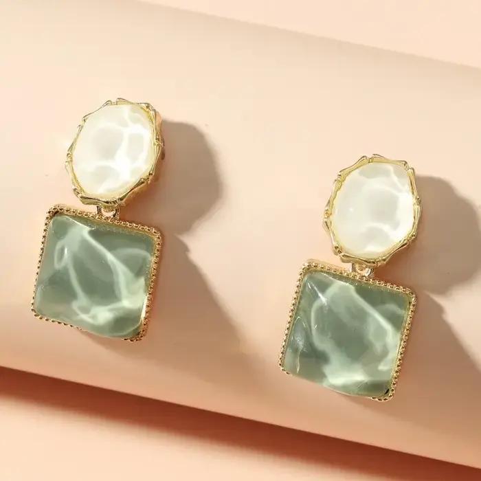 Boucles d'oreilles asymétriques ondulées carrées pour femmes, nouveau Design Unique, boucles d'oreilles de luxe légères, accessoires de bijoux à la mode