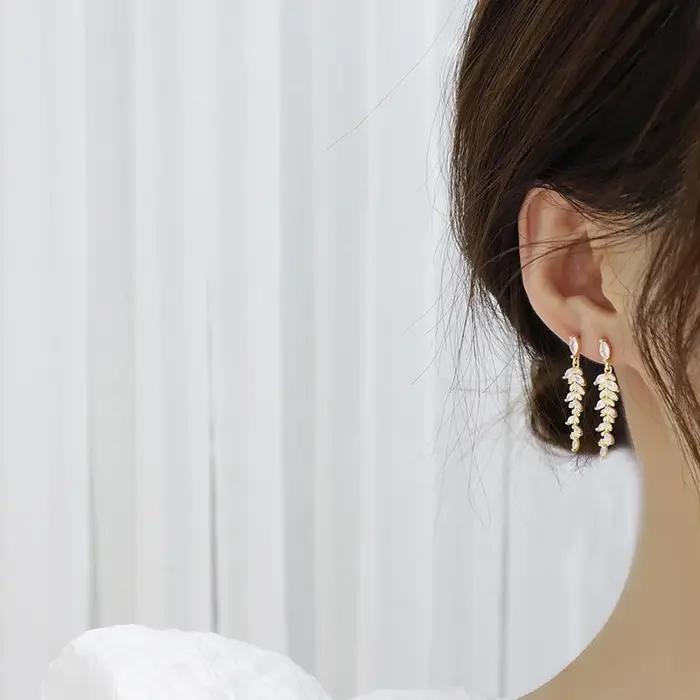 Boucles d'oreilles à breloques en feuilles d'or véritable 18 carats pour femmes