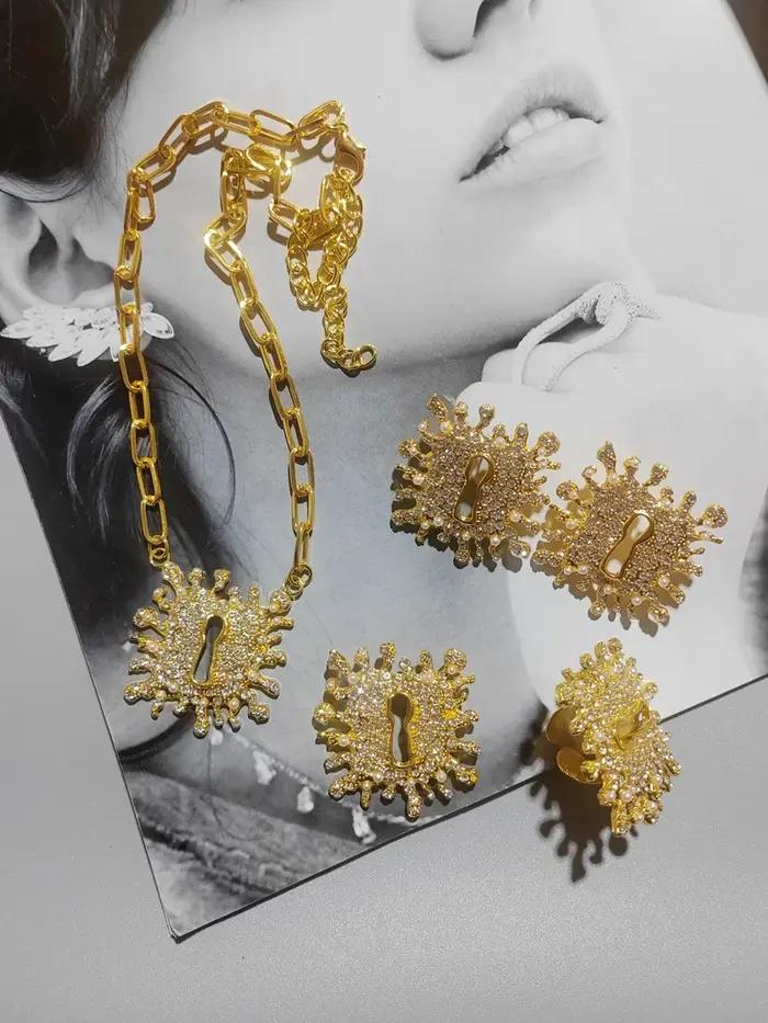 Ensemble de bijoux en cristal pour femmes élégant collier et boucles d'oreilles ras du cou pour soirées et cérémonies