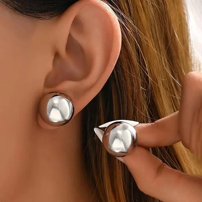 Boucles d'oreilles clous grandes et rondes en métal tendance pour femmes