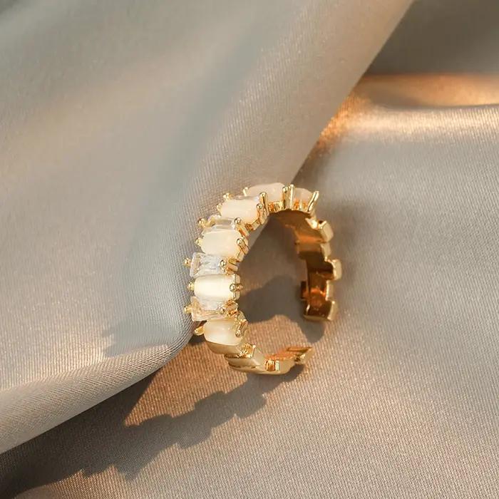 Bagues en opales et Zircon