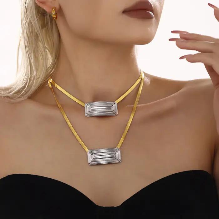 Collier chic et brillant pour femmes pendentif carré plaqué or 18 carats chaîne serpent élégante bijou cadeau occasion spéciale