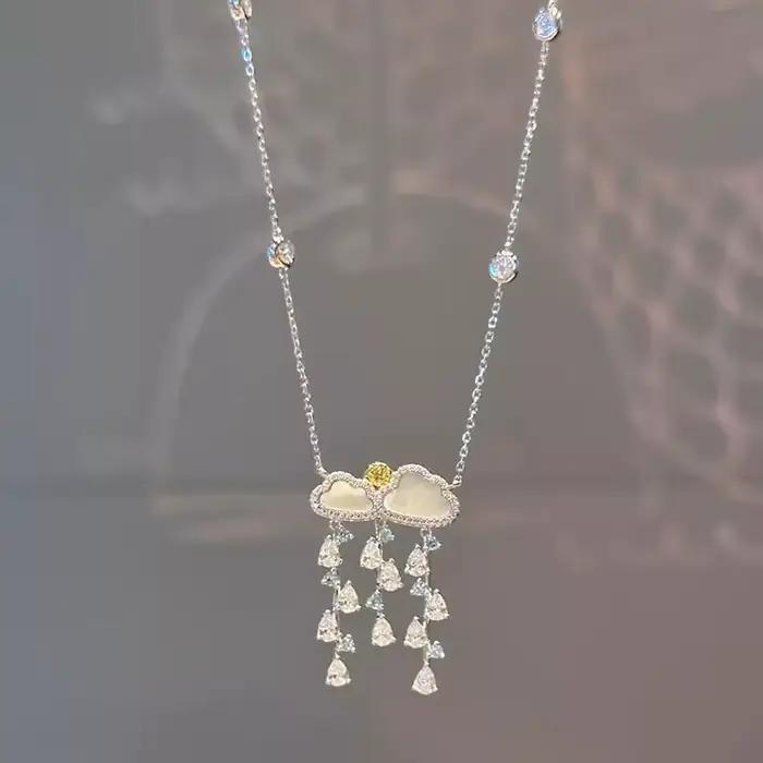 Collier de luxe de haute qualité avec pendentif exquis en forme de goutte de pluie de fritillaire blanche de style doux