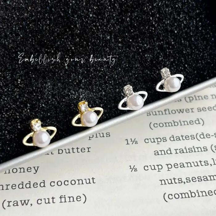 Mini Boucles d'oreilles clous Saturne en perles pour femme