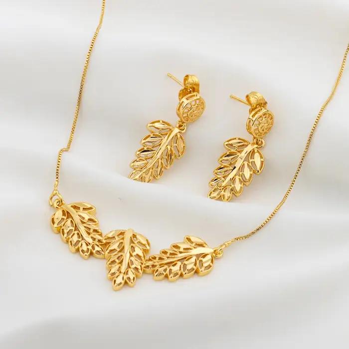 Ensemble de bijoux pour femmes, couleur or, pendentif rond rétro, collier, boucles d'oreilles étoile