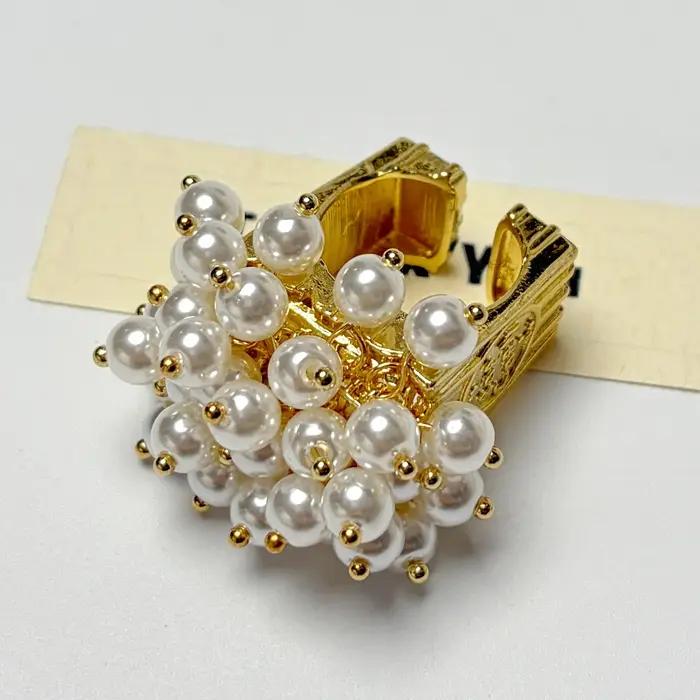 Bague large vintage en émail et perles motif popcorn