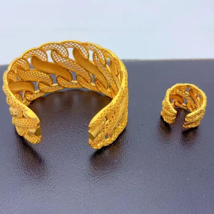 Bracelets et bagues plaqués or du Moyen-Orient pour femmes