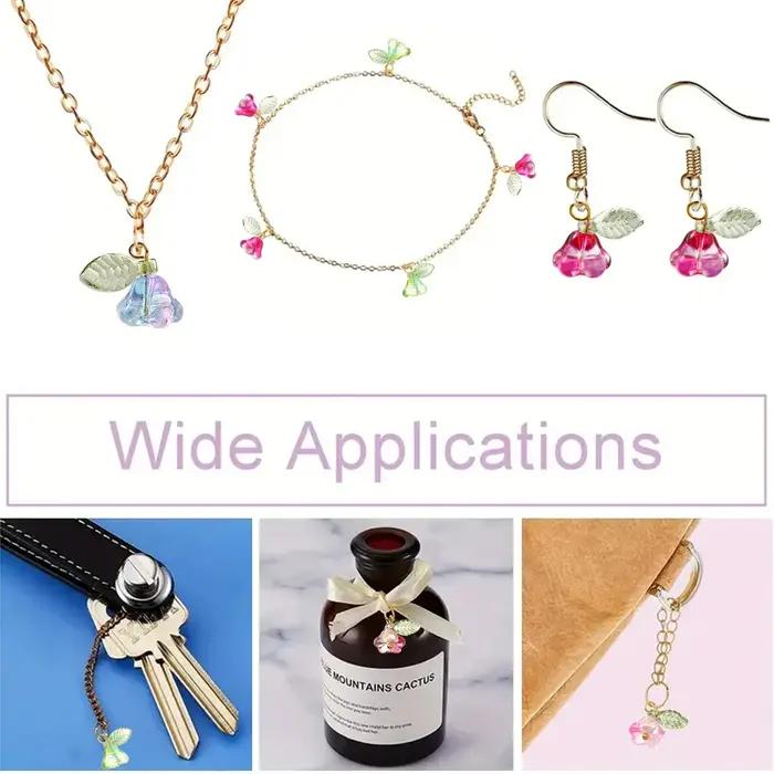Pendentifs en verre avec résultats en laiton doré