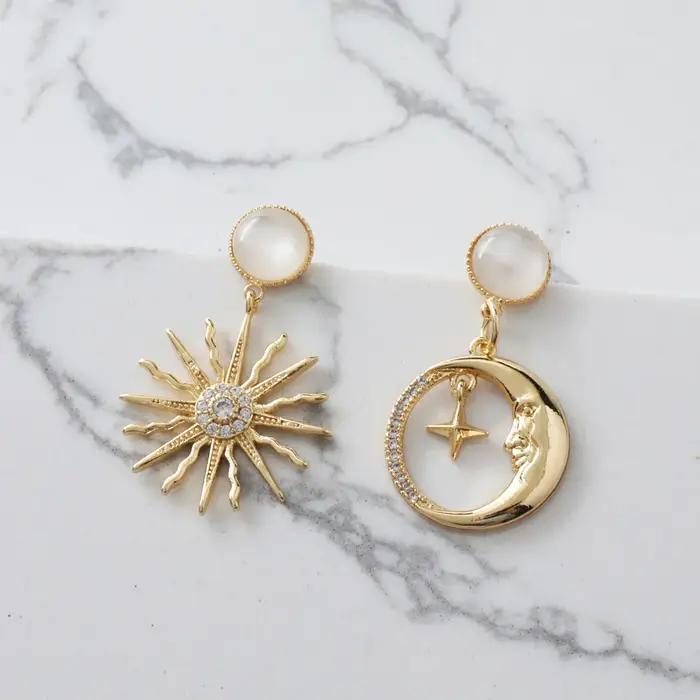 Pendentif de soleil plaqué or 14k en laiton et zircon pour femmes occasions spéciales doré brillant unique et personnalisé
