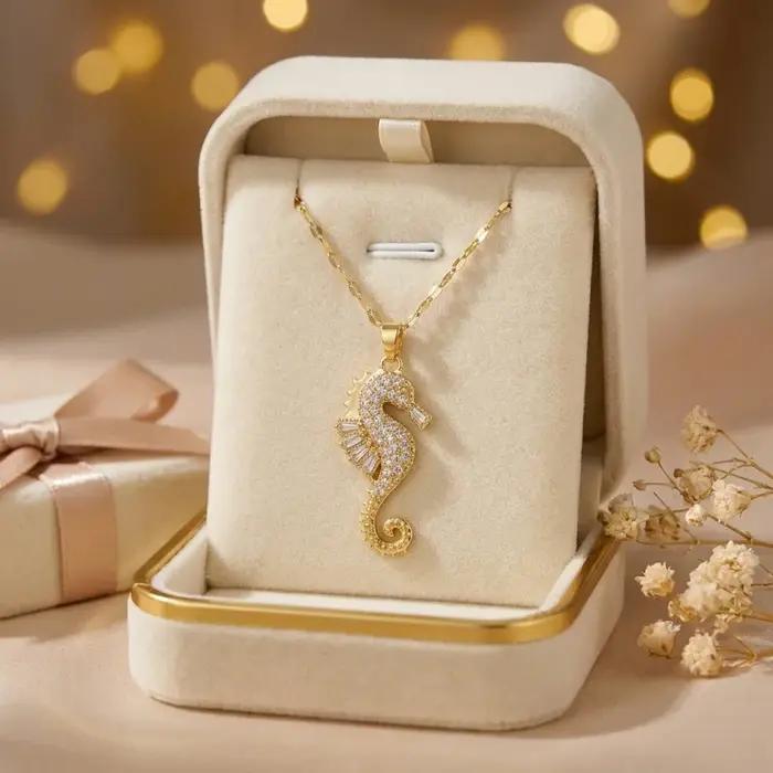 Collier Petit Hippocampe - Chaîne de Clavicule Luxe Léger et Élégant - Pendentif Polyvalent Motif Animal en Acier Titane pour Femme