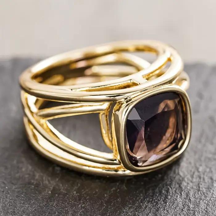 Huitan – bague élégante pour femmes, couleur or, incrustée de CZ violet brillant, accessoires tendance pour fête de mariage, bijoux nobles de fiançailles, cadeau pour dames