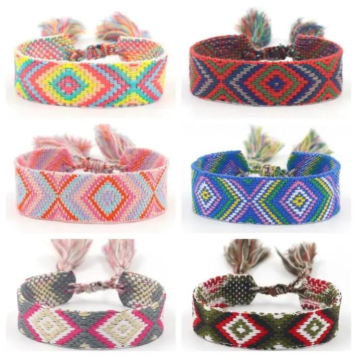 Bracelet Bohème Ajustable à Pompon Fait à la Main pour Femme