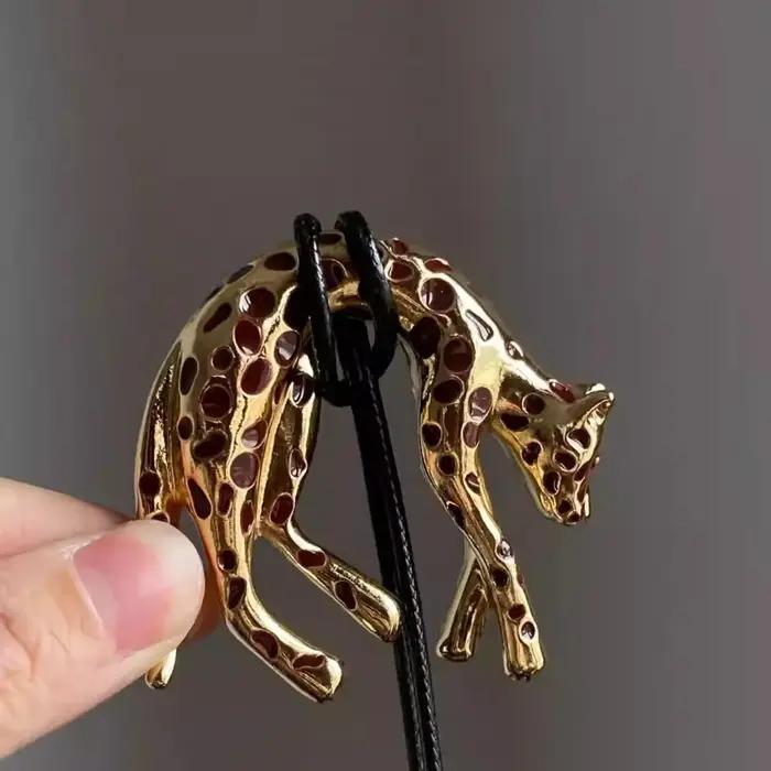 Collier pendentif léopard rétro en émail noir et or pour femmes