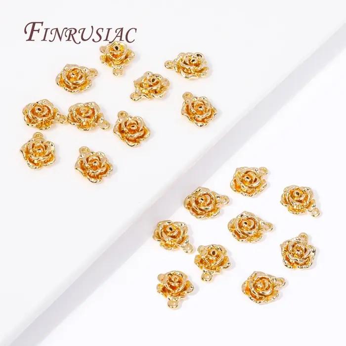 Breloques florales en laiton plaqué or 18 carats