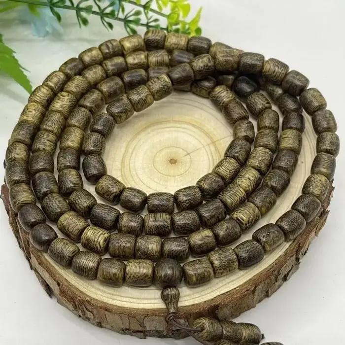 Bracelet multi-tours unisexe en perles de bois aromatiques vertes de forme libre