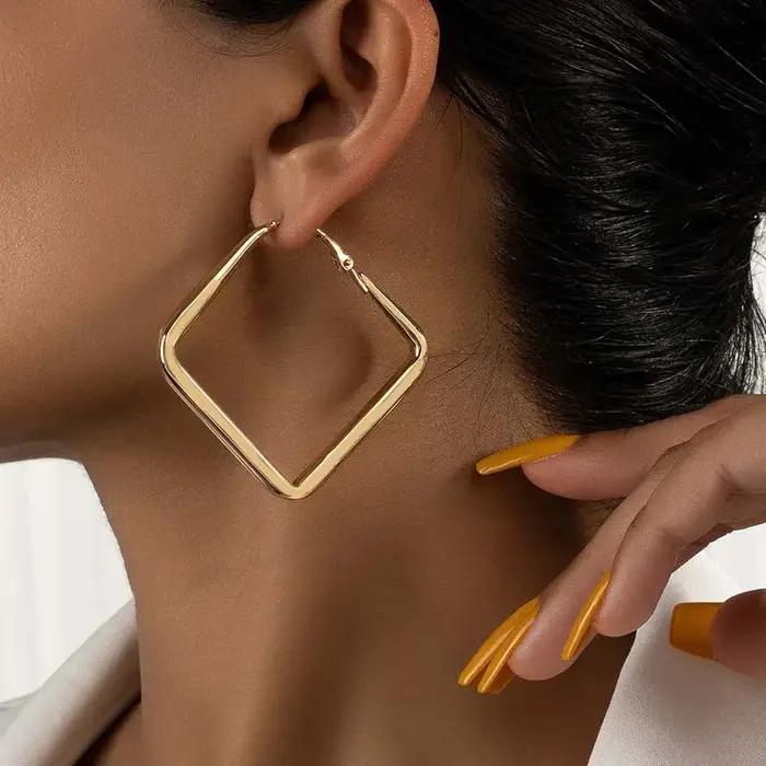 Boucles d'oreilles carrées couleur or pour femmes bijoux exagérés en métal géométrique cercle irrégulier style moderne 2026 occasions spéciales