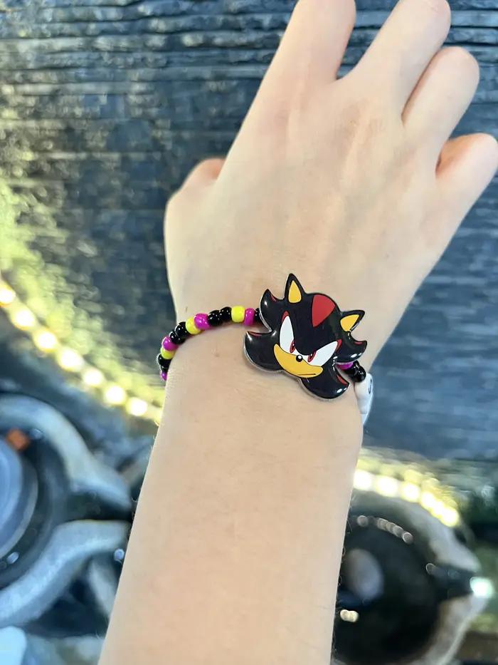 Ensemble de bracelets en perles avec personnage de dessin animé