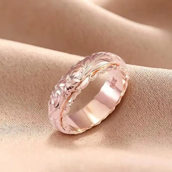 Bague en forme de rose sculptée suspendue de couleur or