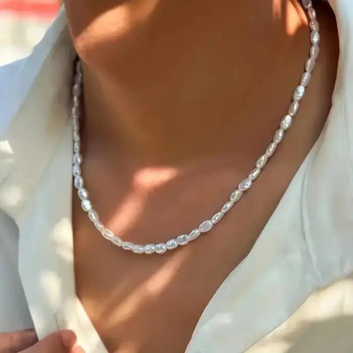 Collier ras du cou en perles pour femme