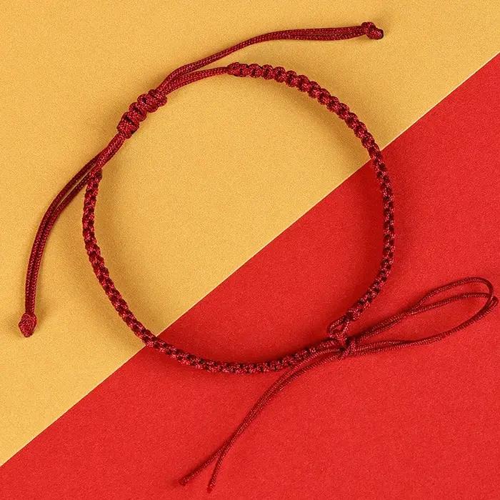 Bracelet Rouge Tressé Ajustable Corde Faite à la Main Accessoire Mode pour Femmes et Hommes Occasions Spéciales