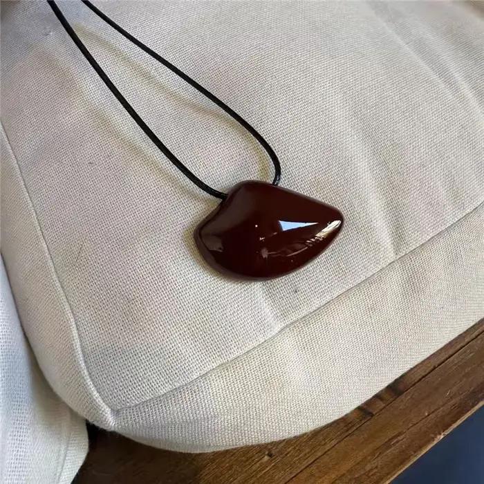 Collier pendentif irrégulier mat pour femmes