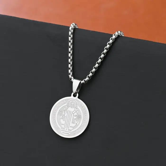 Collier pendentif Saint benoît pour femmes et hommes