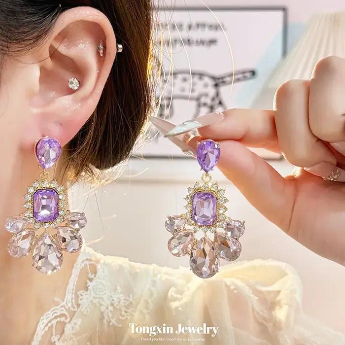 Boucles d'oreilles en zirconium violet à clous pour femmes élégantes occasions de soirée glamour