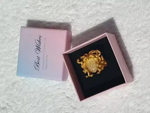 Bague ouverte motif pièce de monnaie de reine grecque antique
