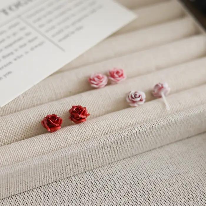 Boucles d'oreilles bio-céramique en résine rouge pour femmes élégantes fleur de rose design minimaliste de luxe vêtements de nuit bijoux amical manchettes d'oreille occasions spéciales