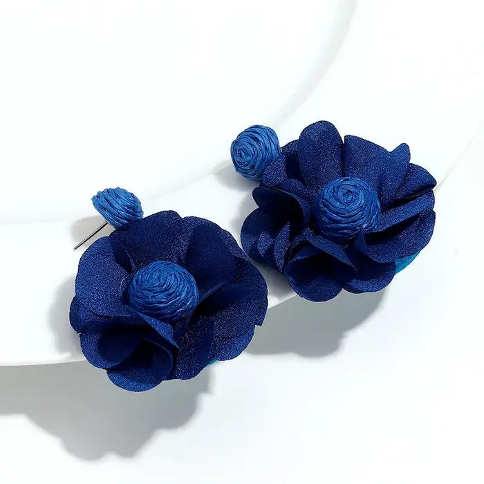 Boucles d'oreilles en raphia multicolores faites à la main pour femmes