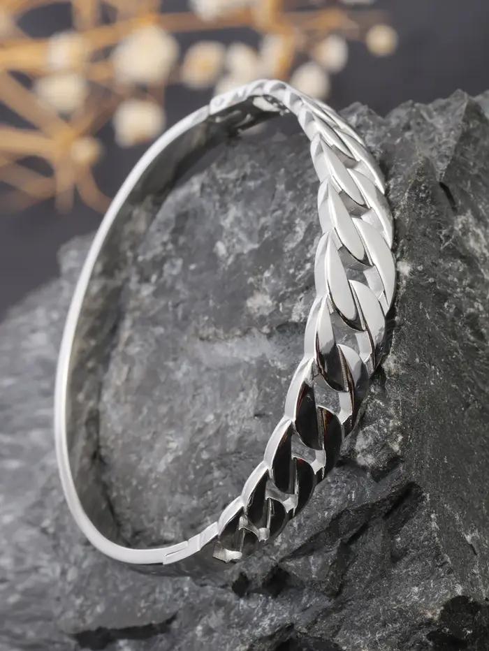 Bracelet chaîne large et irrégulier en acier inoxydable plaqué or 18 carats avec fermoir vintage, au