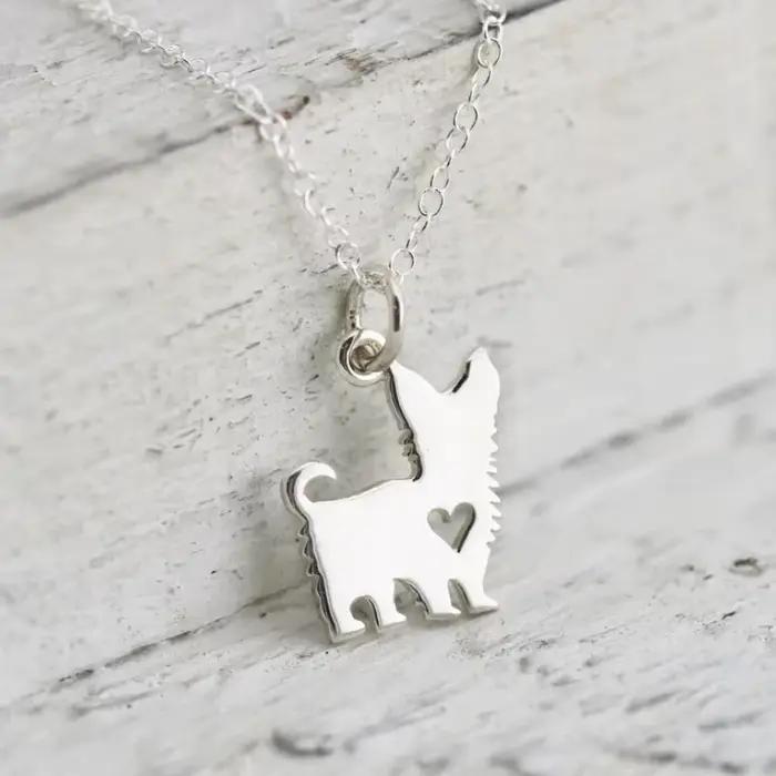 Collier chiot Yorkshire Terrier en acier inoxydable plaqué or ou rhodium pour femmes occasions spéciales tendresse et mode
