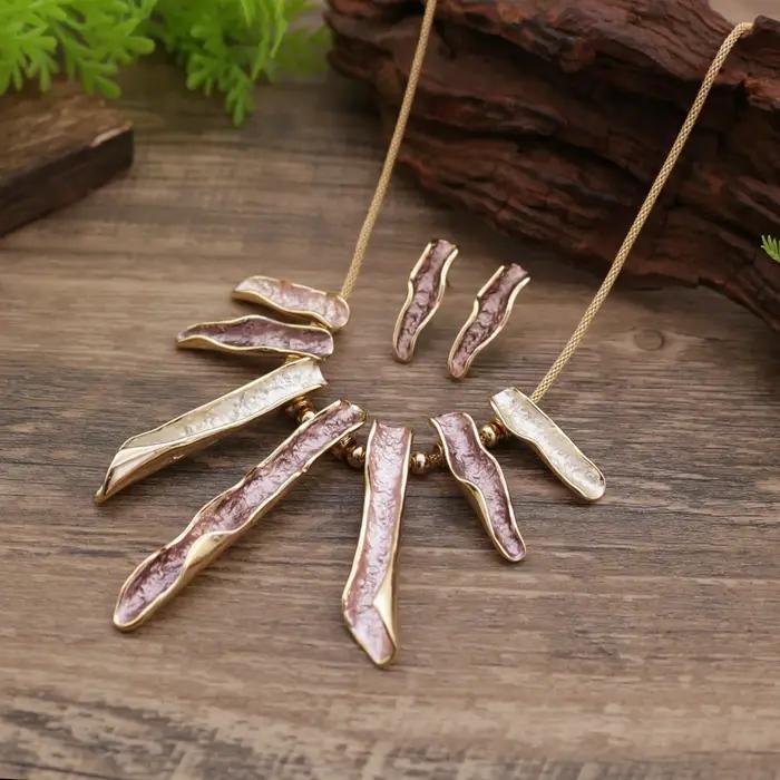 Nouveaux accessoires de bijouterie DIY : ensemble boucles d'oreilles clous et collier à lignes géomé