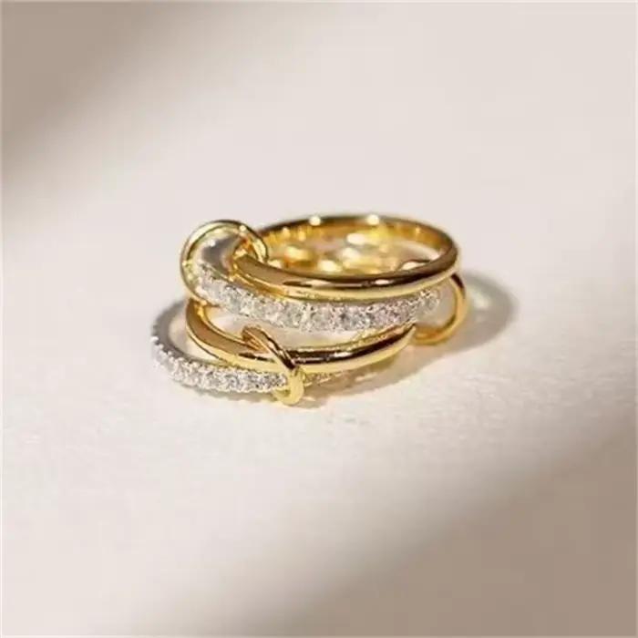 Une Niche bague de bijoux en cuivre bicolore à quatre anneaux