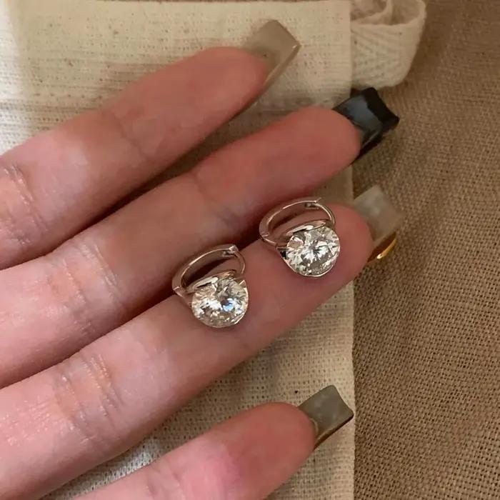 Nouveaux boucles d'oreilles en diamant rond de deux carats