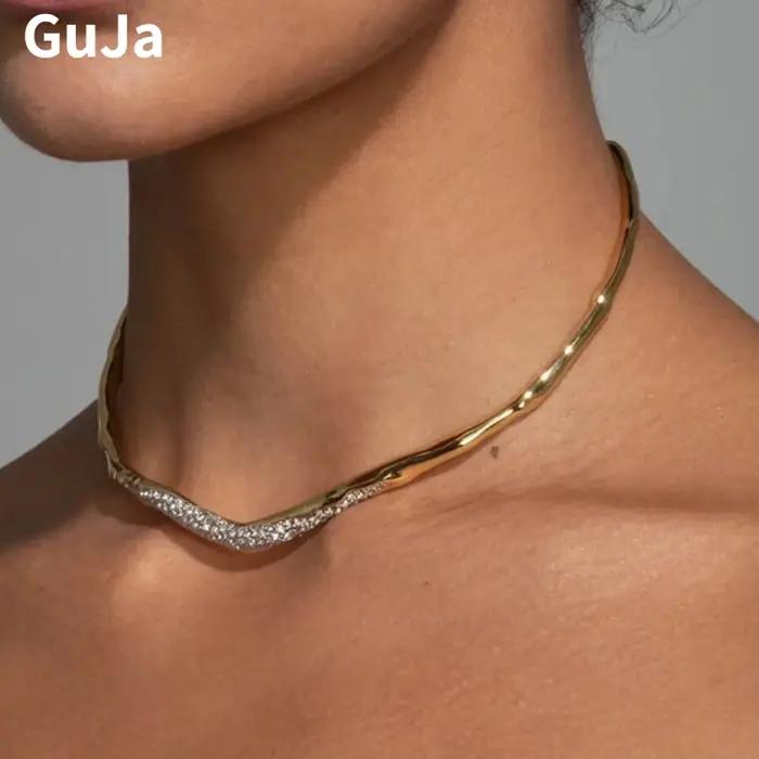 Bijoux modernes Design européen et américain en verre avec collier irrégulier en métal pour femmes